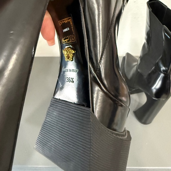 Versace Medusa Insignia Leather Chelsea Boots Women's Size 36 - Picture 2 of 7